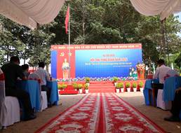 Có thể là hình ảnh về cái bục và văn bản cho biết 'បតលតិន 上 NƯỚC c NG HOA XÃ HỘI CHỦ NGHĨA VIỆT NAM MUÔN NĂM 油きと XÃ AN VIÊN HỘI TRAI TONG QUẢN NĂM TRẠITÓNGQUÁNNĂM2026 2026 Chú đé: 'Tuêi triyin Hiến nAC truyển thing. liếp ócd cha anh' ha aglviGahingSuin ua เลิย SばS'